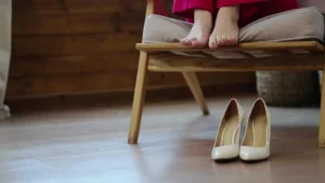 Mujeres sentadas en una silla